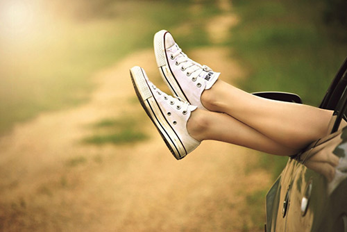 legs in car window